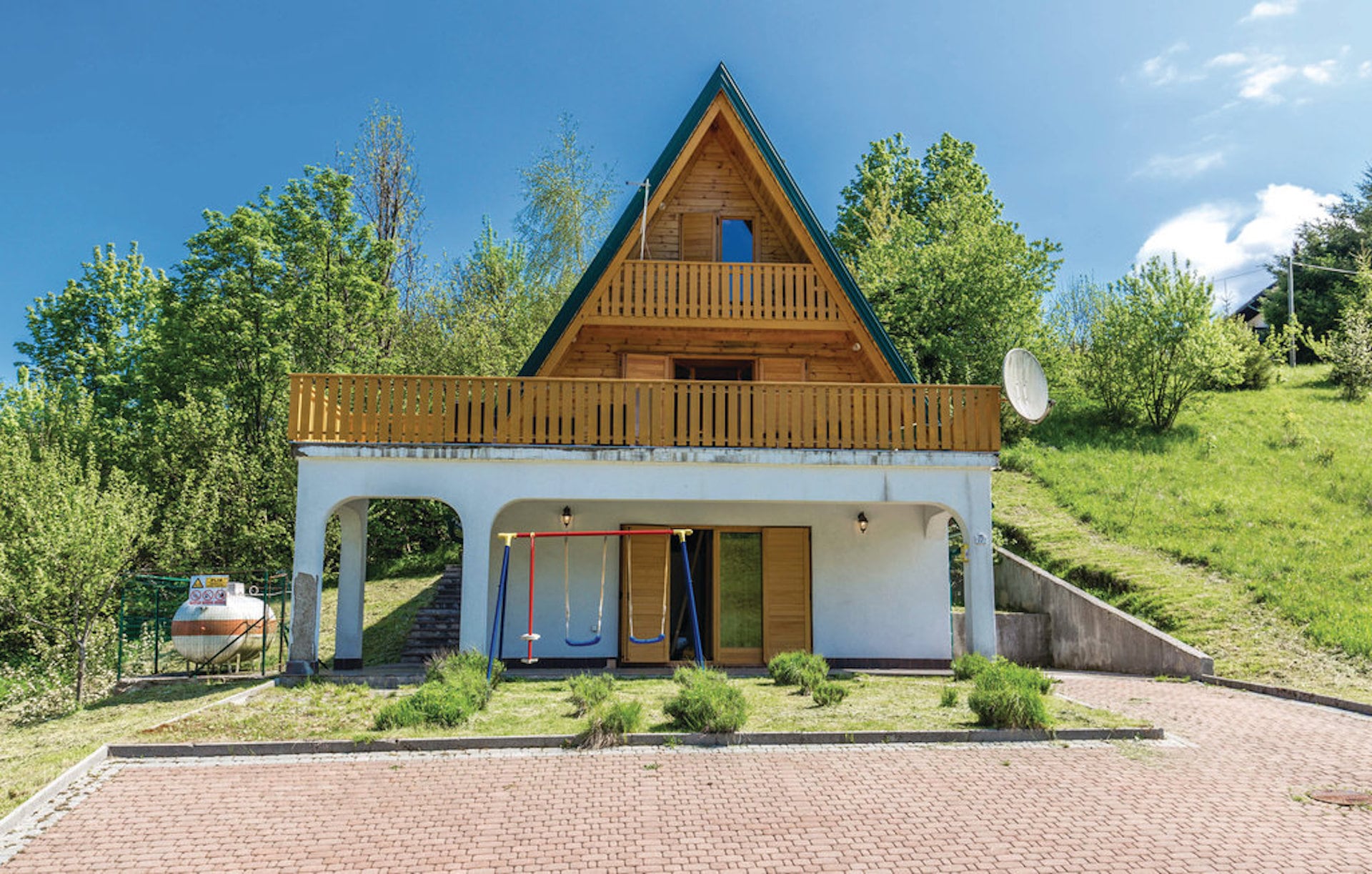 Kuća za odmor House with Pool and Sauna